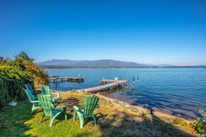 Sagle Lakefront Escape Private Beach Access!